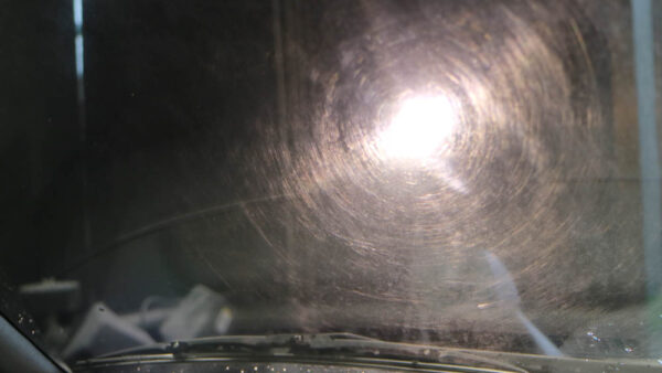 ハイラックスのガラス磨き