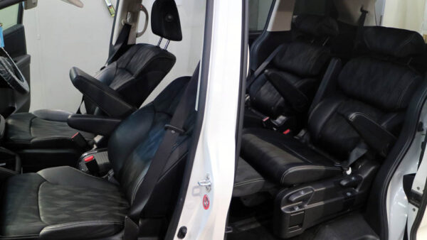 オデッセイのルームクリーニング